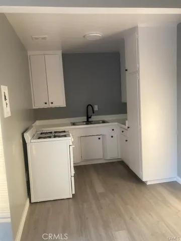 $2,000 | 528 North Batavia Street, Orange, CA 92868