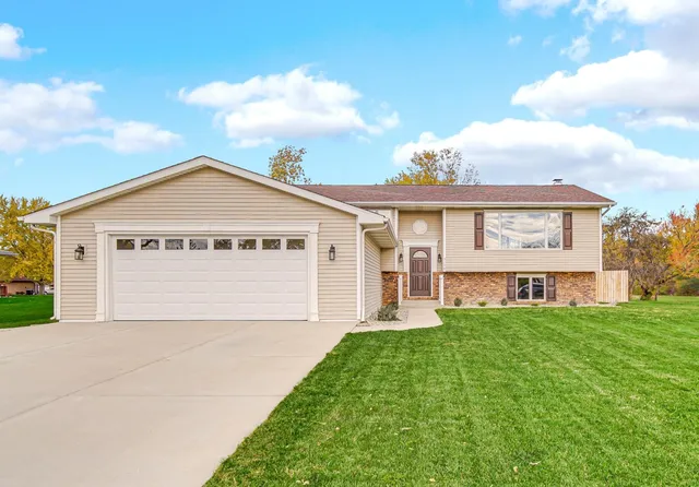 $405,000 | 5200 West 154th Avenue, Lowell, IN 46356
