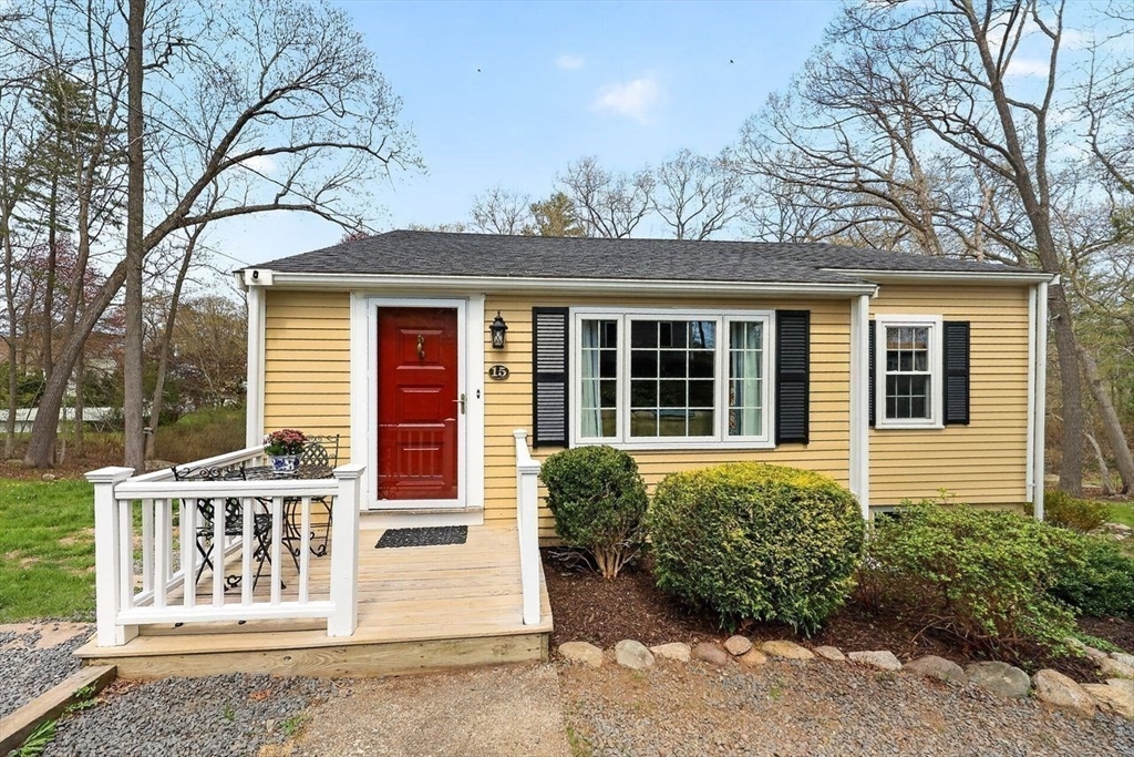 15 Leigh Road Norwell, MA 02061 - Photo 2 of 34 front view of a house
