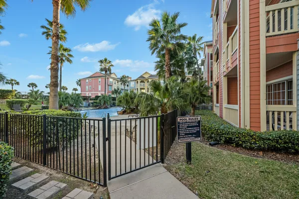 $345,000 | 7000 Seawall Boulevard, Unit 811, Galveston, TX 77551