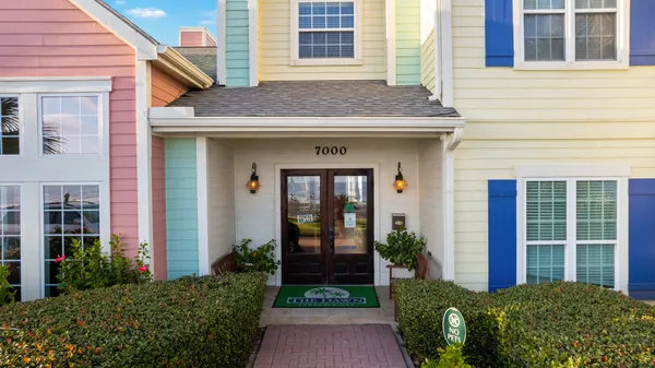 $345,000 | 7000 Seawall Boulevard, Unit 811, Galveston, TX 77551