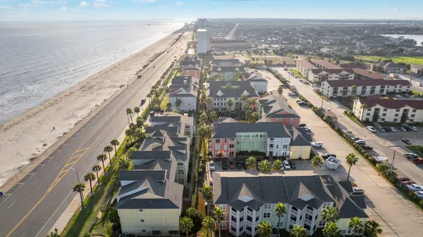 $345,000 | 7000 Seawall Boulevard, Unit 811, Galveston, TX 77551