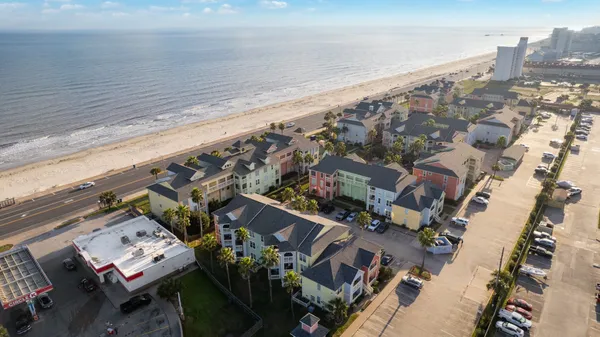 $345,000 | 7000 Seawall Boulevard, Unit 811, Galveston, TX 77551
