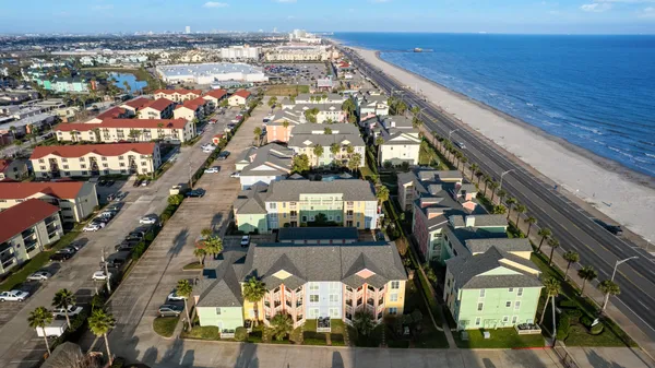 $345,000 | 7000 Seawall Boulevard, Unit 811, Galveston, TX 77551