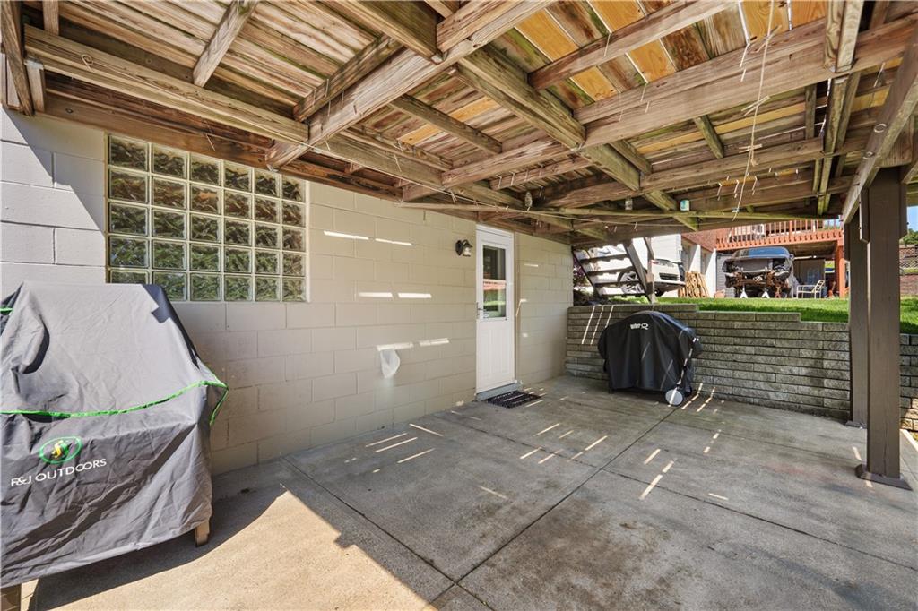1002 Sundance Drive McKees Rocks, PA 15136 - Photo 23 of 25 a view of a garage with wooden roof