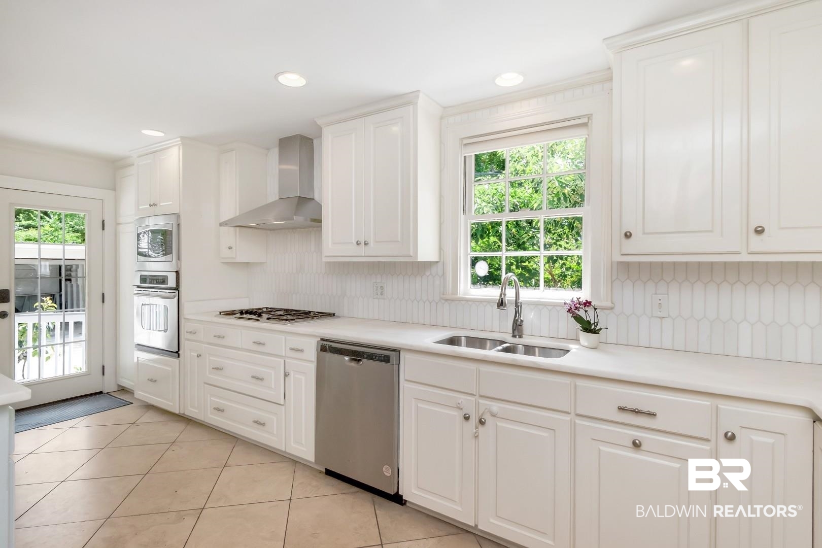 2009 Old Shell Road Mobile, AL 36607 - Photo 22 of 55