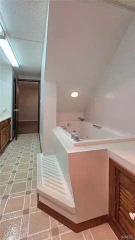 $229,900 | 152 South Lake Drive, Leslie, MO 63056