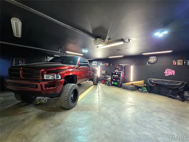 $229,900 | 152 South Lake Drive, Leslie, MO 63056