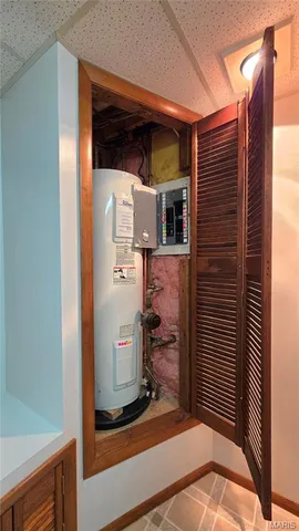 $229,900 | 152 South Lake Drive, Leslie, MO 63056