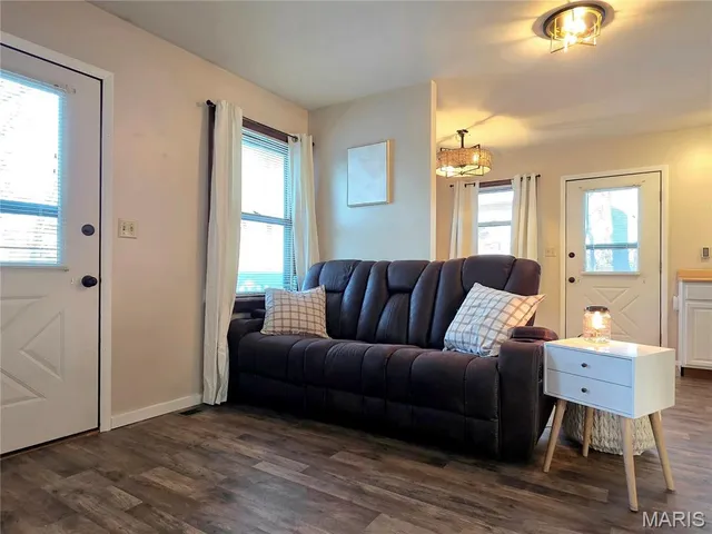 $229,900 | 152 South Lake Drive, Leslie, MO 63056