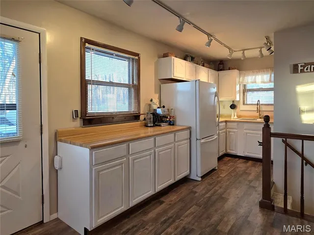 $229,900 | 152 South Lake Drive, Leslie, MO 63056