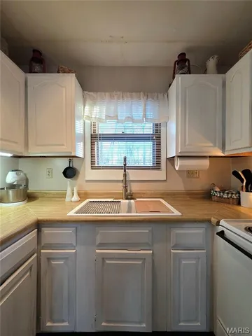 $229,900 | 152 South Lake Drive, Leslie, MO 63056