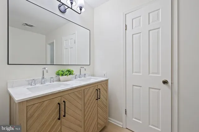 $579,900 | 513 Holly Road, Fort Washington, MD 20744