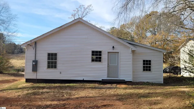 $165,000 | 204 Kelly Street, Laurens, SC 29360