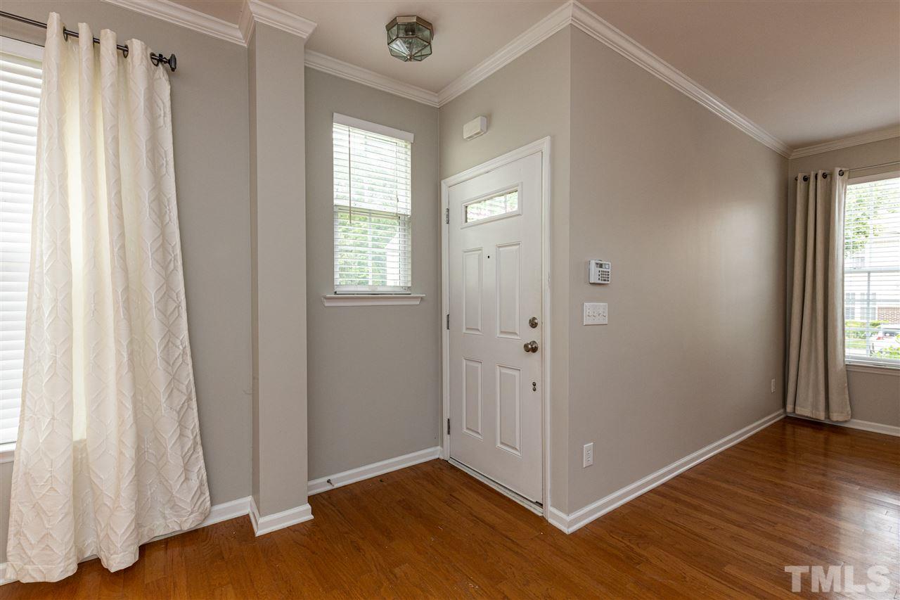 5319 Crescentview Parkway Raleigh, NC 27606 - Photo 3 of 30 Gallery Image 3