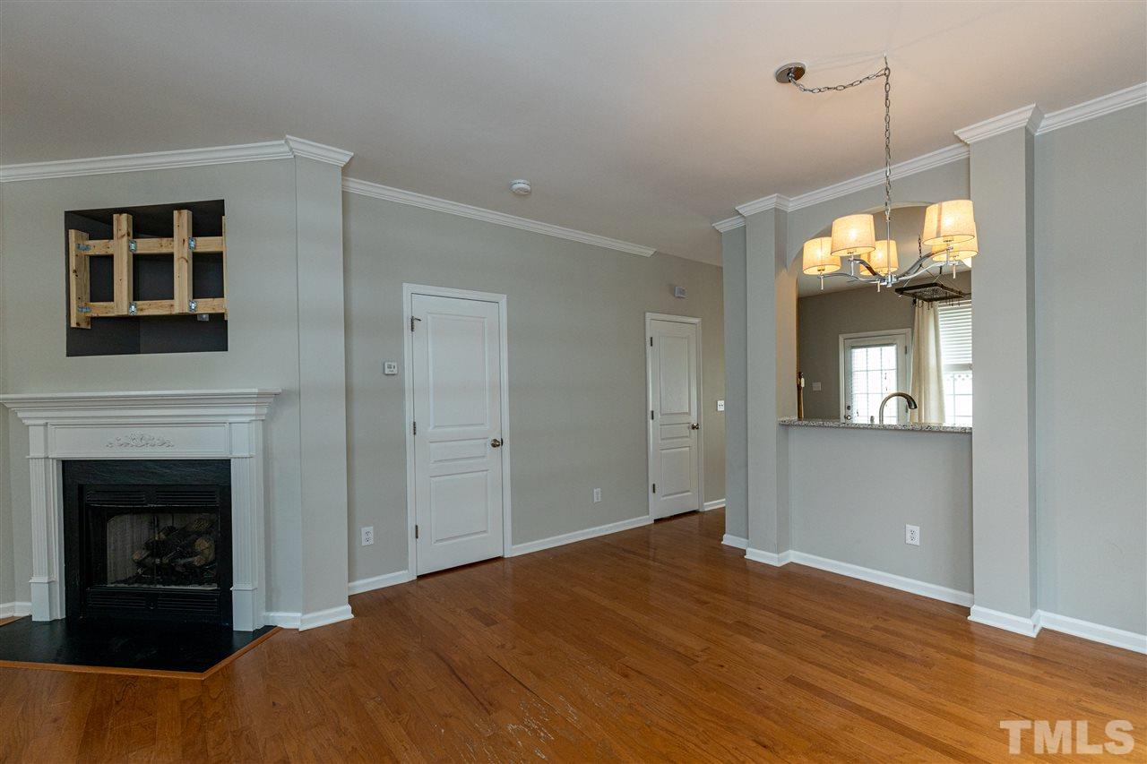 5319 Crescentview Parkway Raleigh, NC 27606 - Photo 4 of 30 Gallery Image 4