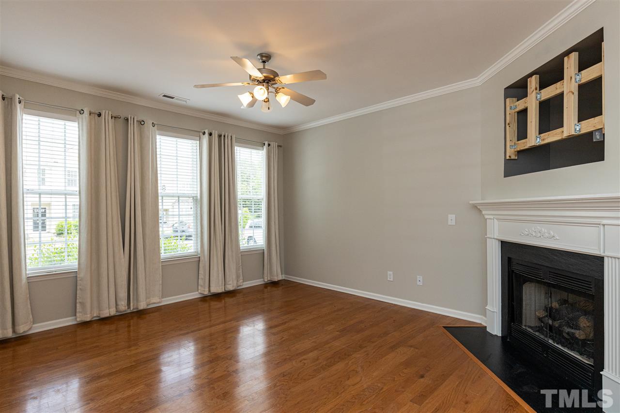 5319 Crescentview Parkway Raleigh, NC 27606 - Photo 5 of 30 Gallery Image 5