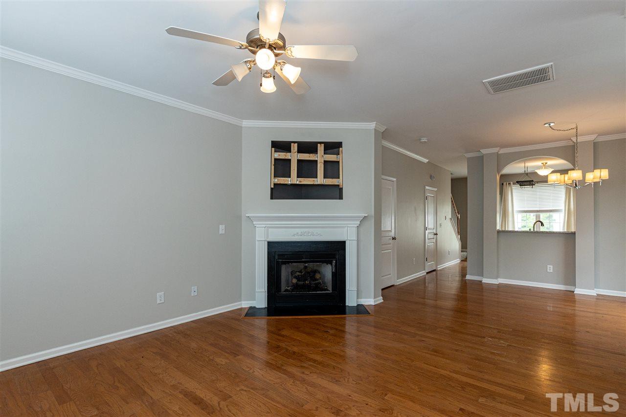 5319 Crescentview Parkway Raleigh, NC 27606 - Photo 8 of 30 Gallery Image 8