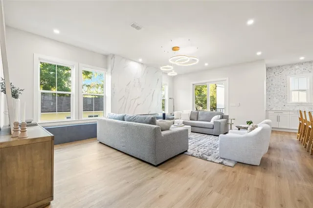 $1,325,000 | 135 48th Avenue North, St. Petersburg, FL 33703