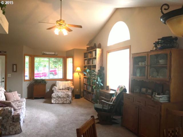 540 South 67th Place Springfield, OR 97478 - Photo 5 of 16
