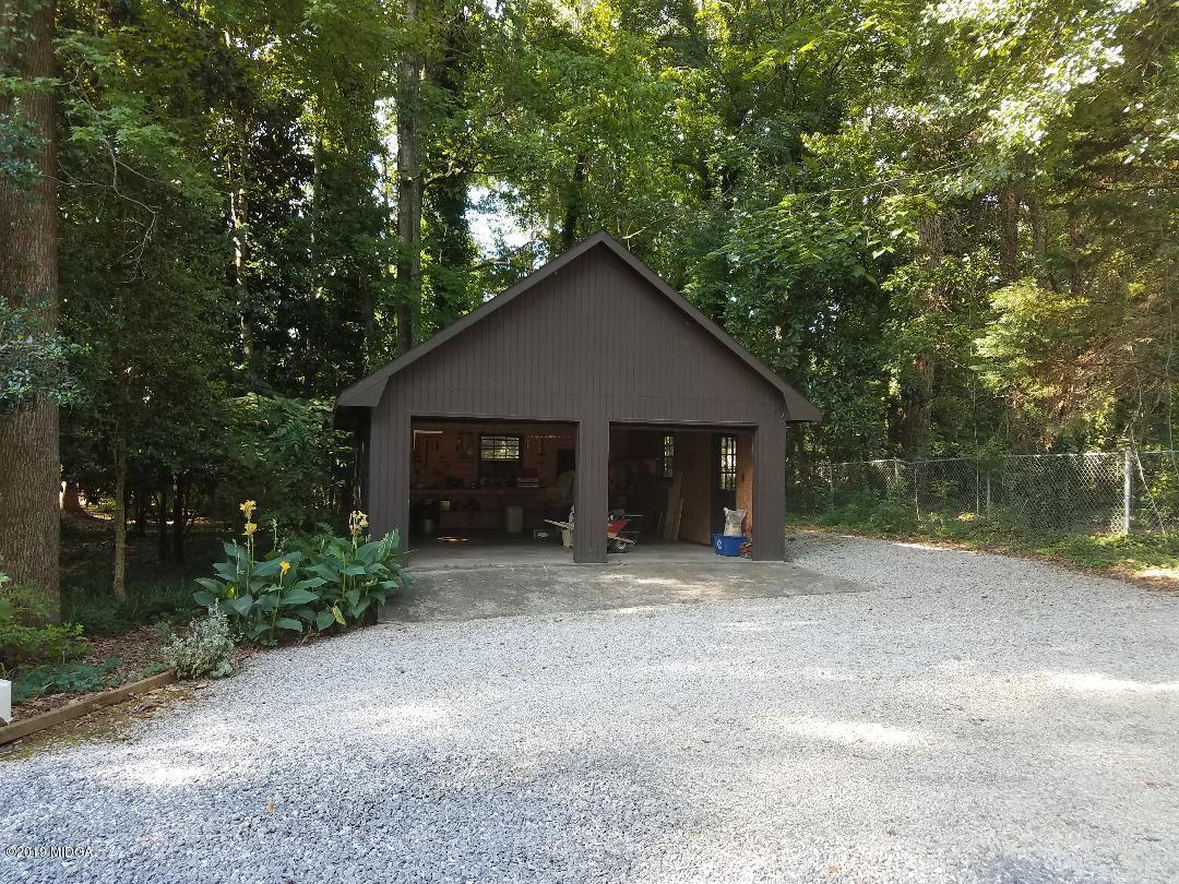 4930 Zebulon Road Macon, GA 31210 - Photo 10 of 21 garage