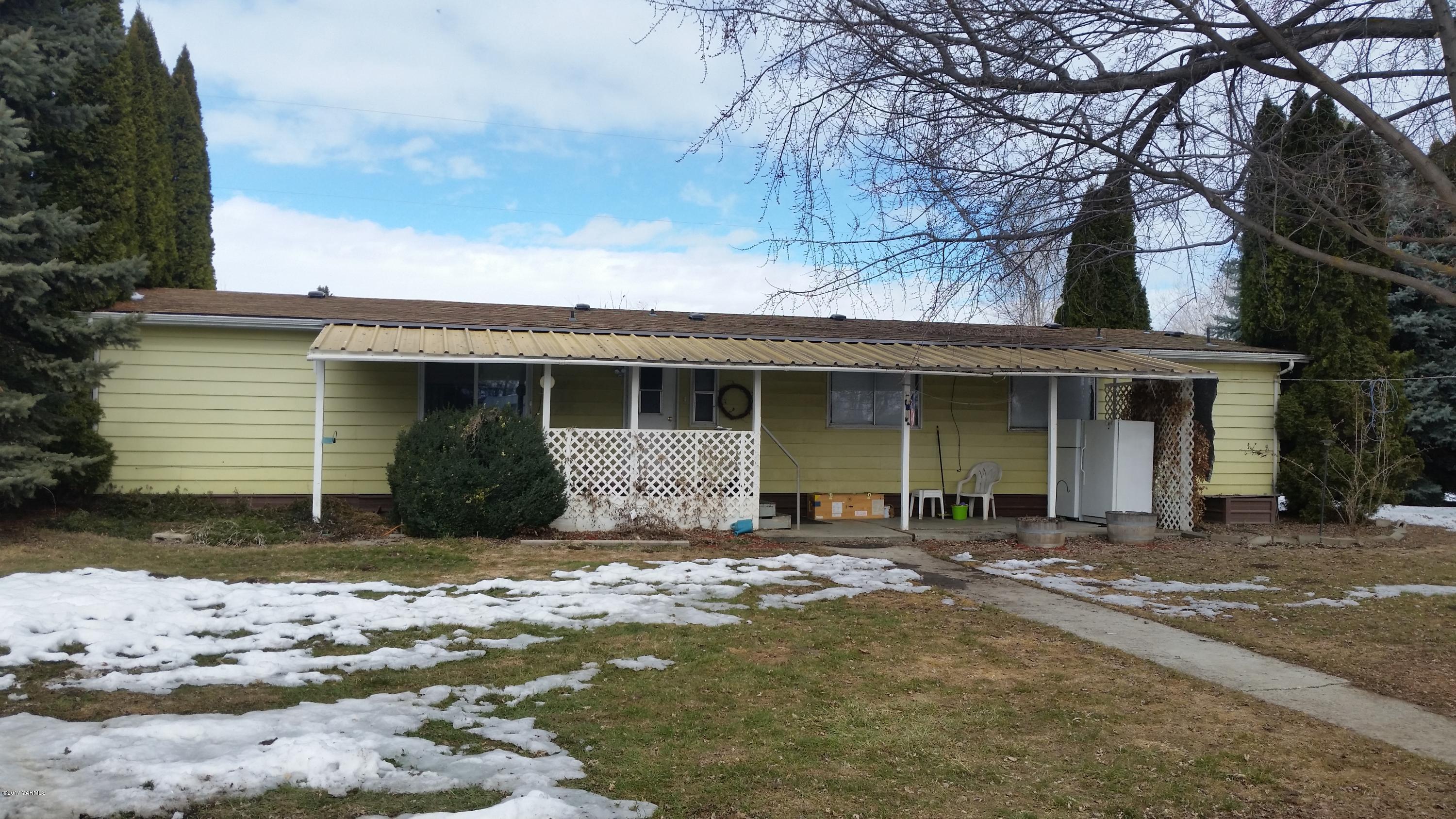 3103 Wiley Road Yakima, WA 98903 - Photo 1 of 42 a front view of a house with a patio