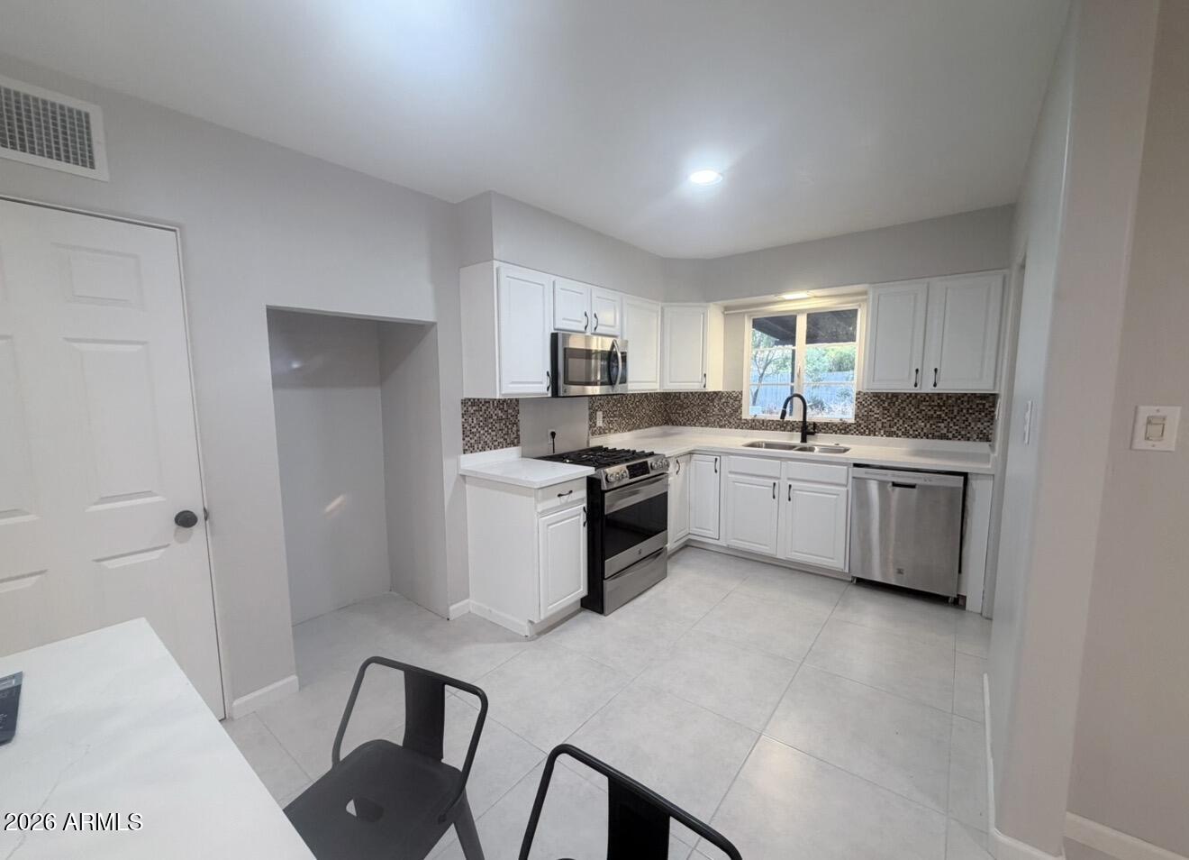 2332 East Flower Street Phoenix, AZ 85016 - Photo 3 of 19 IMG_4581