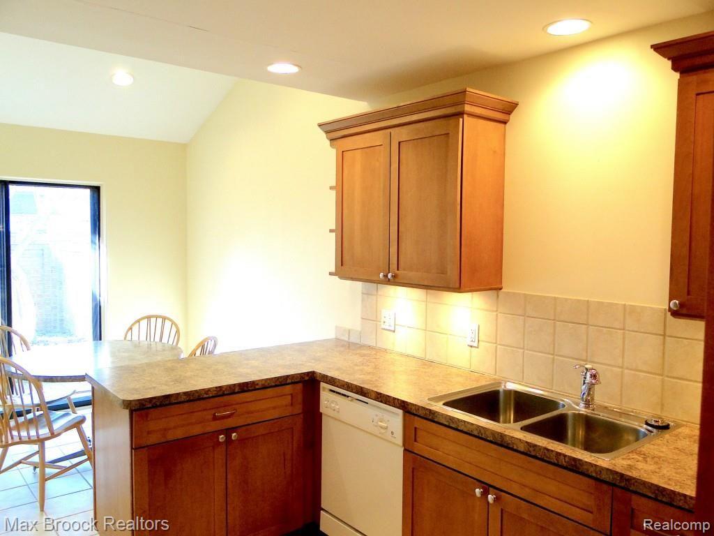 177 East Long Lake Road Bloomfield Hills, MI 48304 - Photo 10 of 30