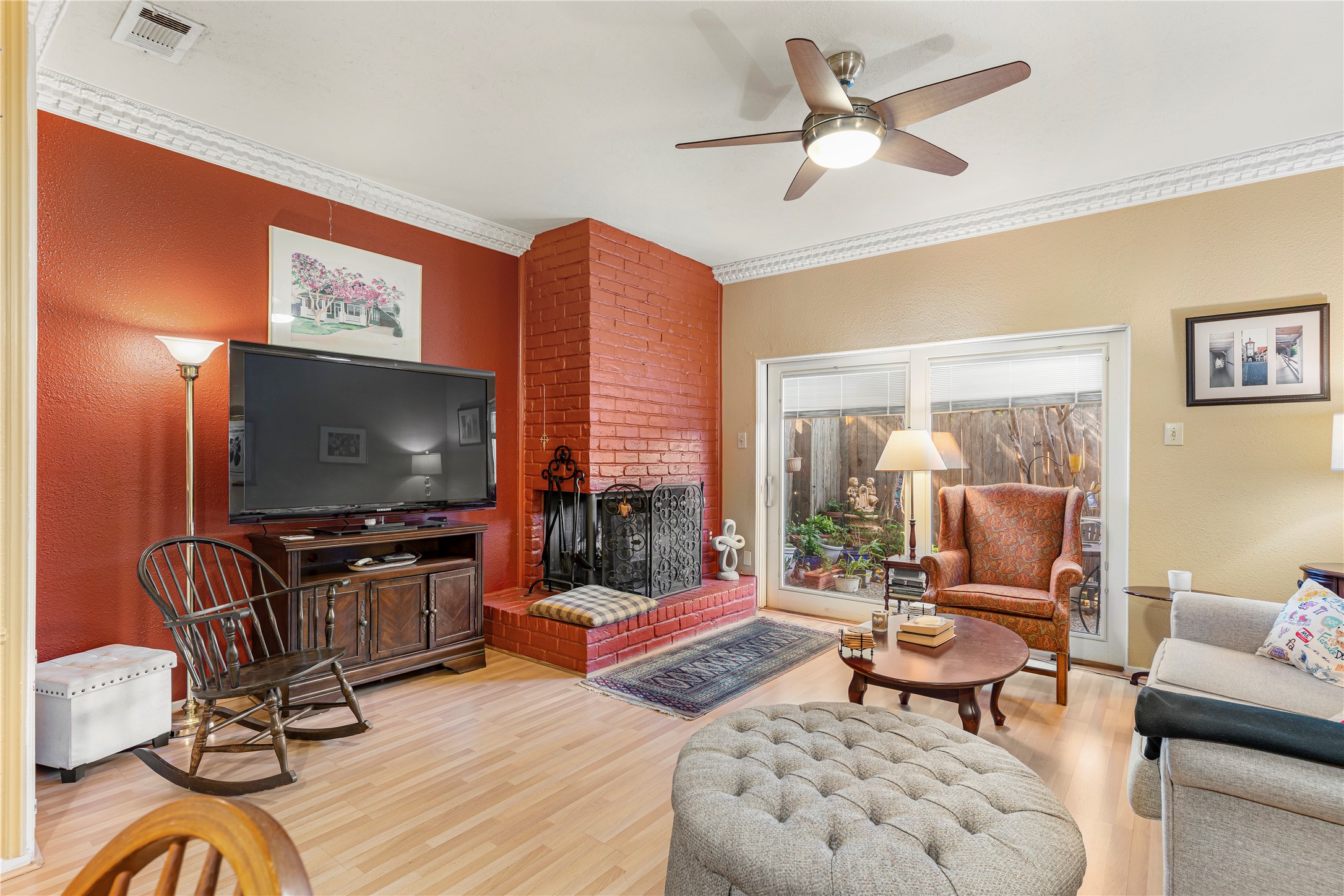 3627 Wakeforest Avenue Houston, TX 77098 - Photo 9 of 22 a living room with furniture and a flat screen tv