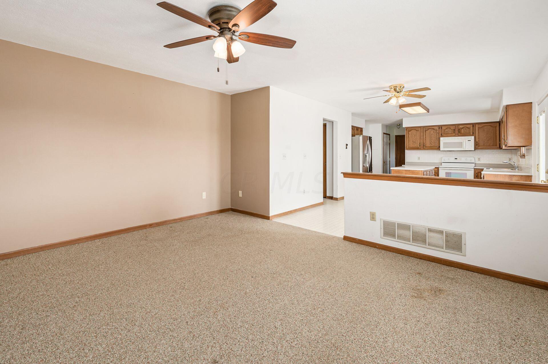 5789 Blacks Road Southwest Pataskala, OH 43062 - Photo 23 of 60 Family Room