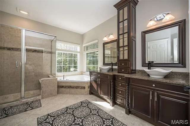 $917,000 | 16766 Benton Taylor Drive, Chesterfield, MO 63005