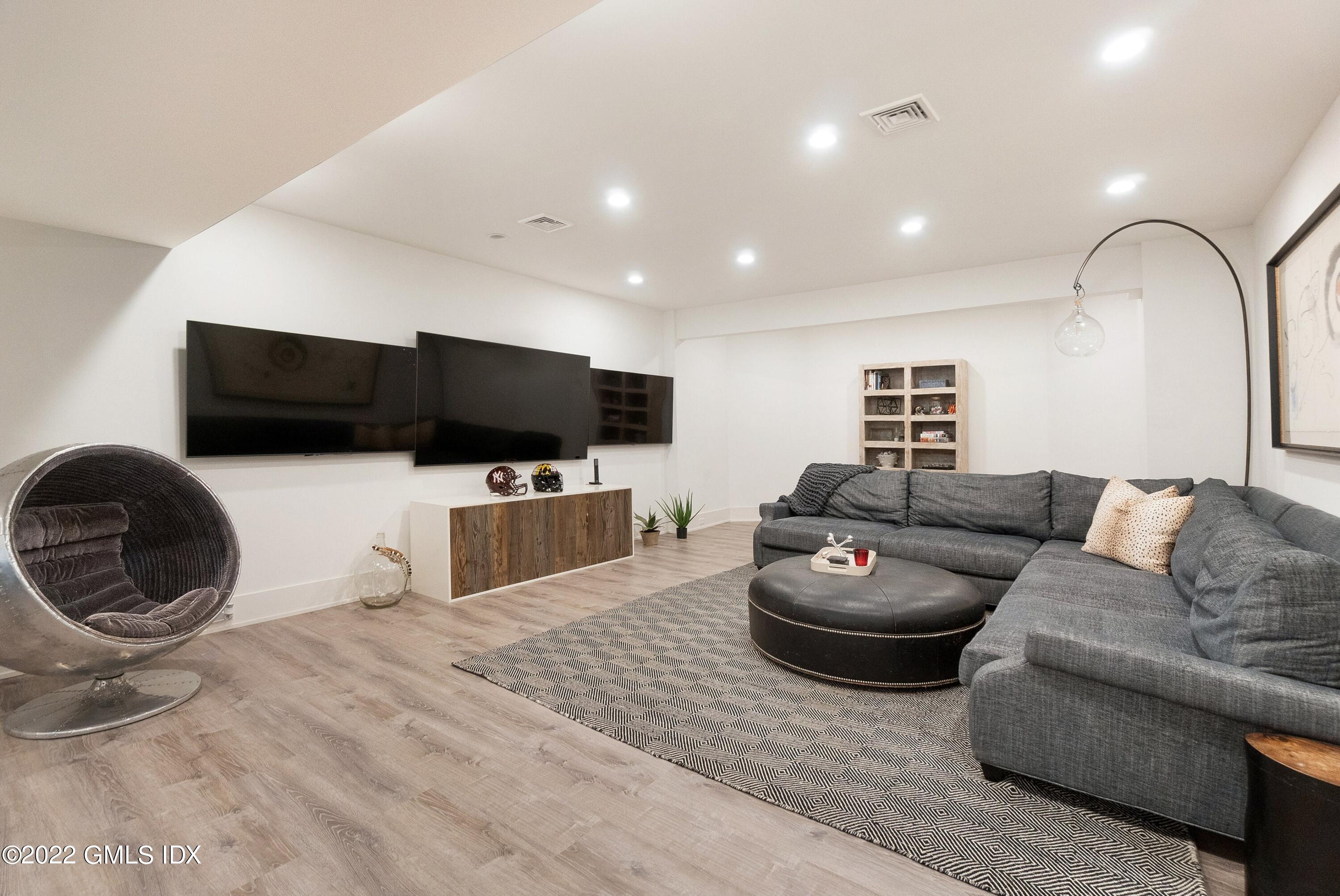 22 Oak Drive Riverside, CT 06878 - Photo 28 of 40 a living room with furniture and a flat screen tv