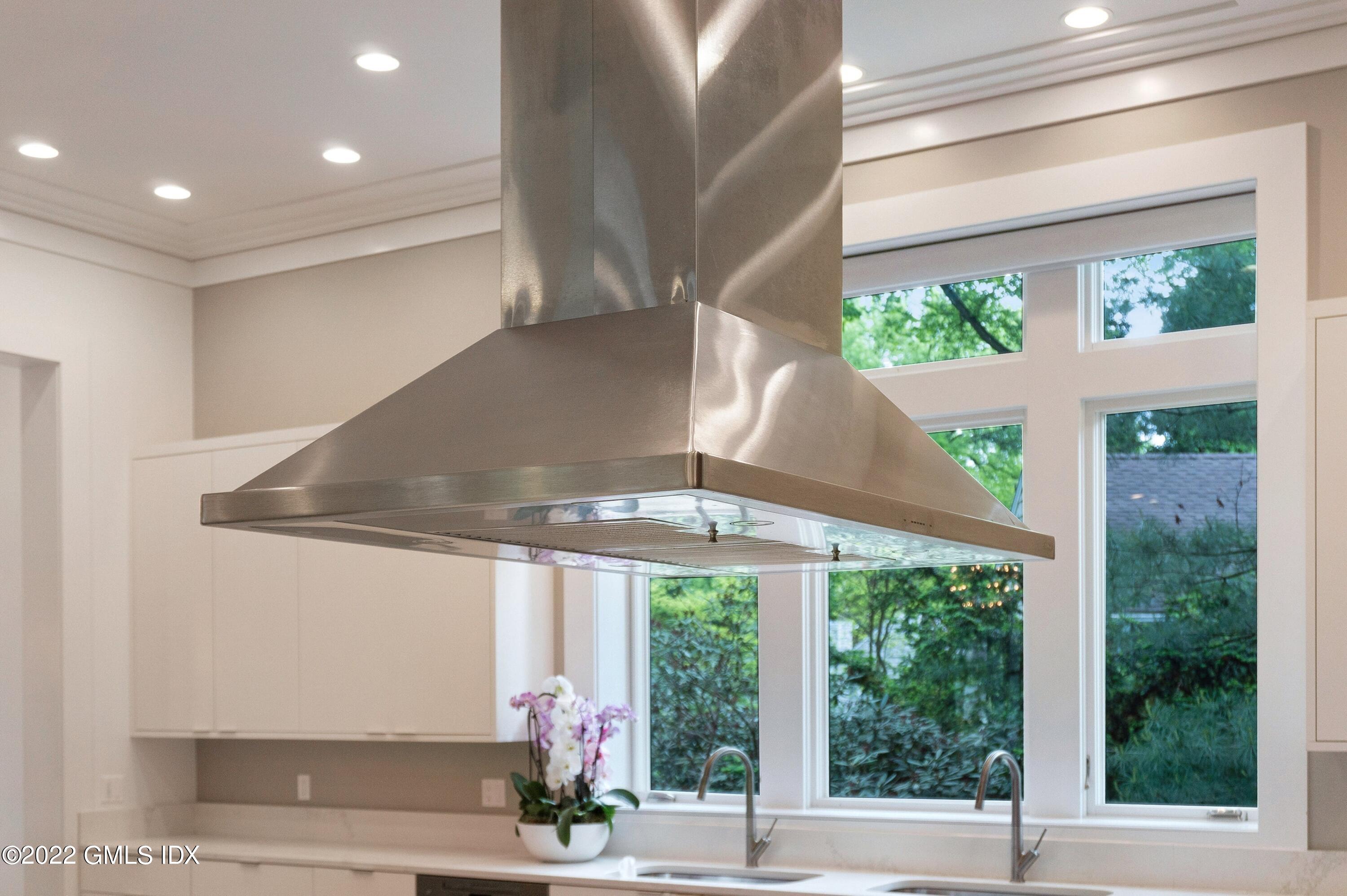 22 Oak Drive Riverside, CT 06878 - Photo 7 of 40 a view of an entryway