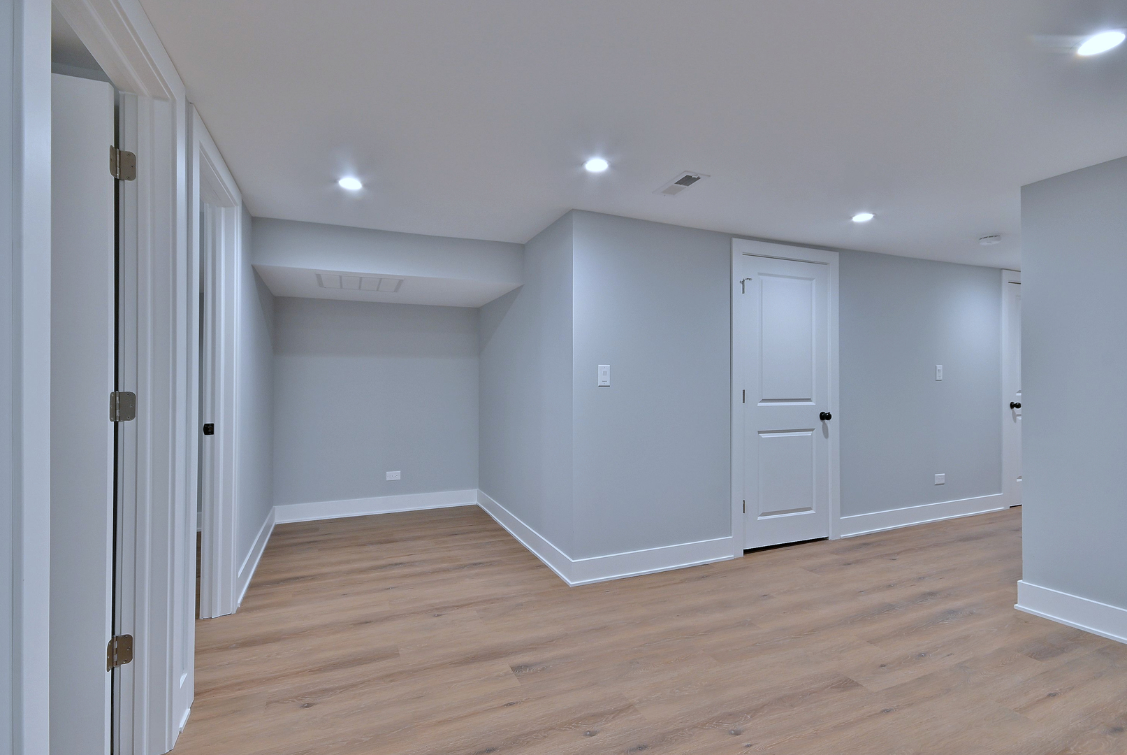 9322 South Euclid Avenue Chicago, IL 60617 - Photo 34 of 42