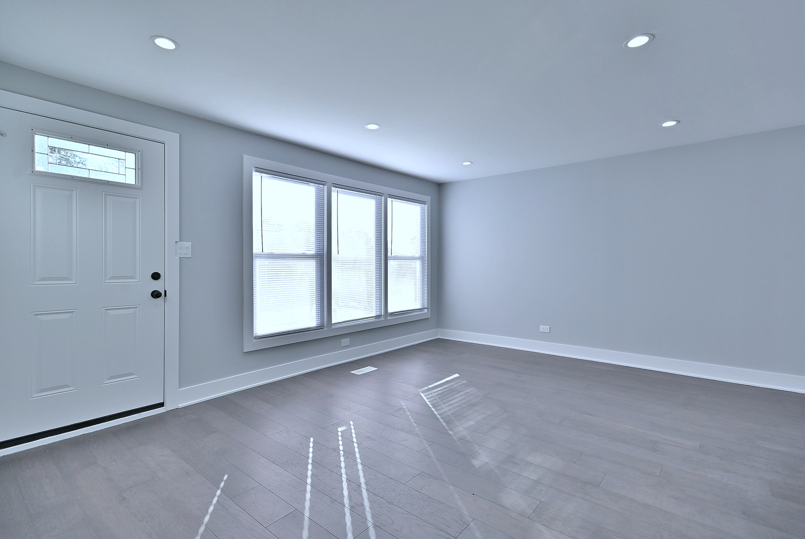 9322 South Euclid Avenue Chicago, IL 60617 - Photo 7 of 42