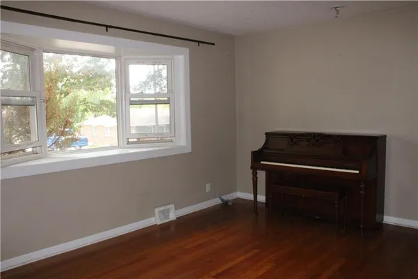 $299,000 | 3 Country Club Terrace, Lexington, MO 64067