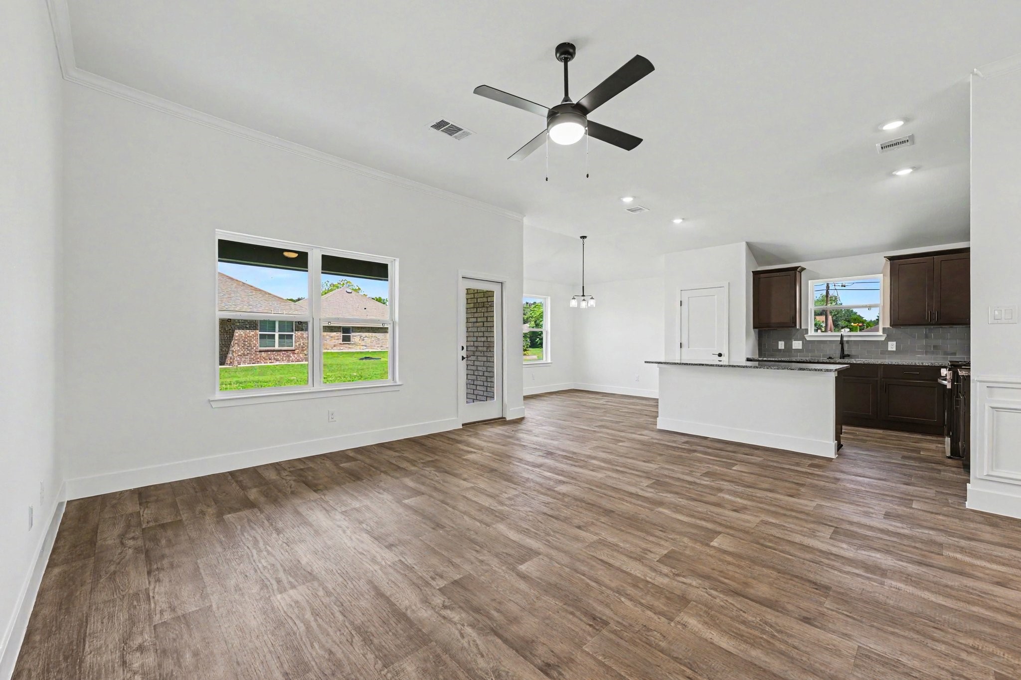 8 Gemstone Court Angleton, TX 77515 - Photo 13 of 27