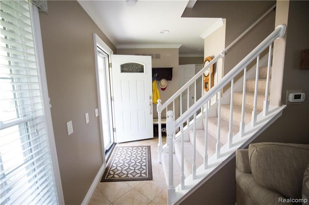 306 Whitney Drive Rochester Hills, MI 48307 - Photo 11 of 38