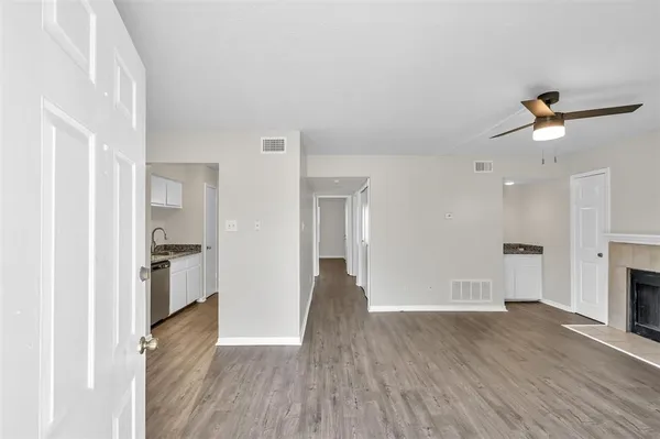 $1,000 | 900 Holly Drive, Unit 10, Conroe, TX 77301
