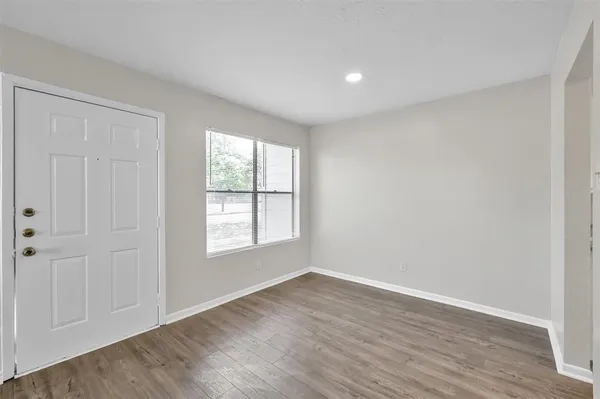 $1,000 | 900 Holly Drive, Unit 10, Conroe, TX 77301