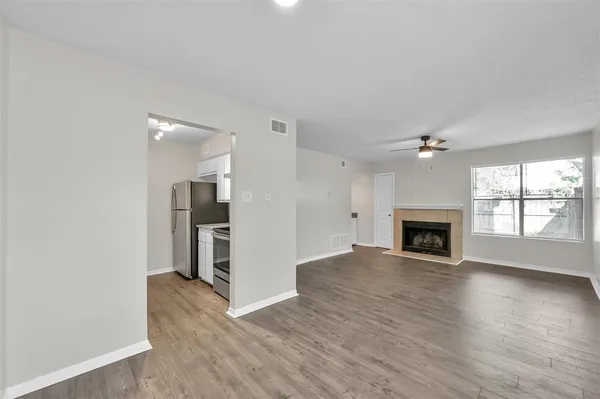 $1,000 | 900 Holly Drive, Unit 10, Conroe, TX 77301