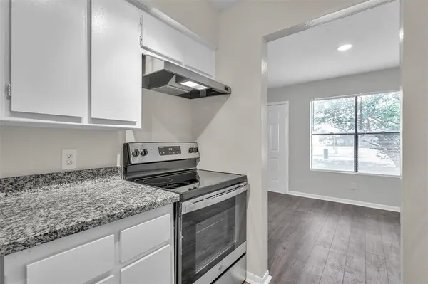 $1,000 | 900 Holly Drive, Unit 10, Conroe, TX 77301