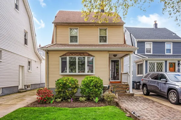 $948,000 | 88-68 Commonwealth Boulevard | Bellerose