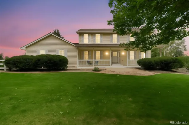 a black and white photo of a picture