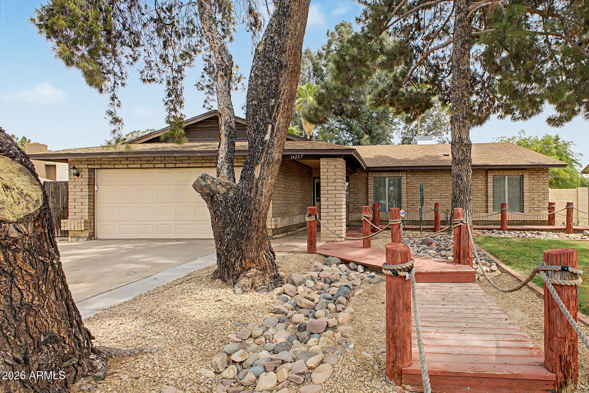 14237 North 24th Avenue Phoenix, AZ 85023 - Photo 2 of 37 02 - 24th