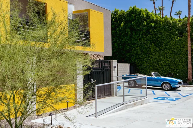 $549,900 | 588 East San Lorenzo Road, Unit 202, Palm Springs, CA 92264