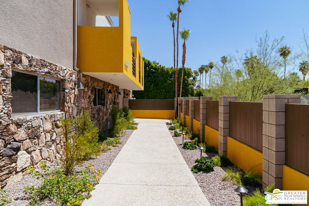 588 East San Lorenzo Road, Unit 202 Palm Springs, CA 92264 - Photo 30 of 70