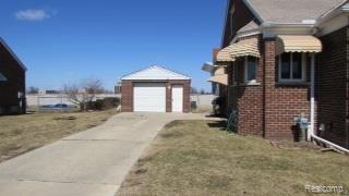 8219 Racine Road Warren, MI 48093 - Photo 4 of 17 driveway.jpg