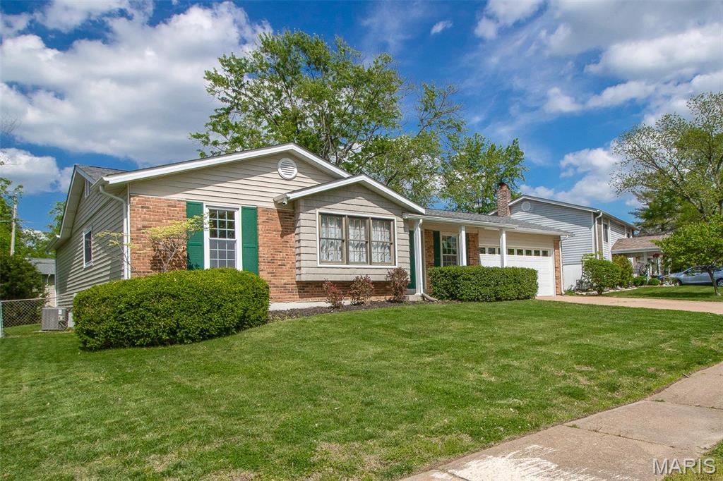 345 Novara Drive Ballwin, MO 63021 - Photo 2 of 43