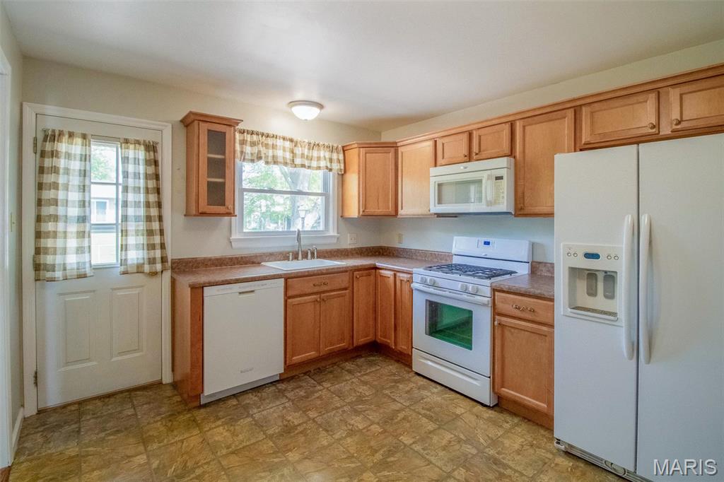 345 Novara Drive Ballwin, MO 63021 - Photo 3 of 43